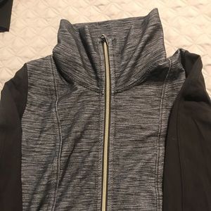 LuLulemon size 8 zip up!